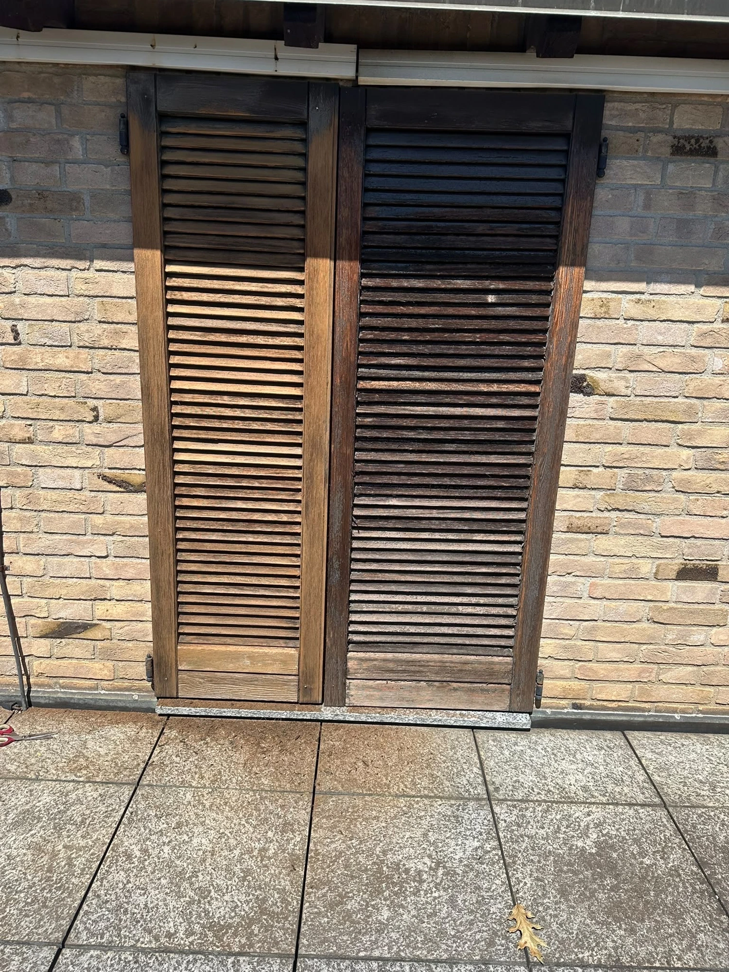 Prima del restauro — persiane in legno restaurate